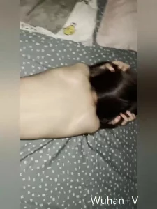 骚女和她闺蜜想我一起艹