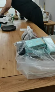 狼哥雇佣黑人留学生旺财酒店嫖妓偷拍一千多块约的老道的少妇不容小黑热身上来就玩几下就把他搞射了