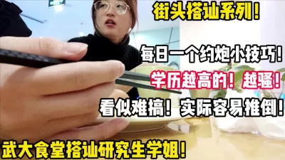 最新红T裤男居家约斯文眼镜小学老师良家人妻美少妇轻轻一搞就淫水泛滥湿透红内内边拍边肏