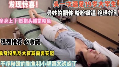 STP22684顶级粉嫩肥鲍美女小看似乖巧其实很骚伸出舌头自摸贫乳两根振动棒双管齐下骑乘打桩被炮友操的啊啊叫